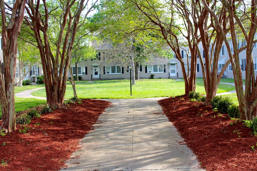 Primary Photo - Waterview Colonial Manor Apartments