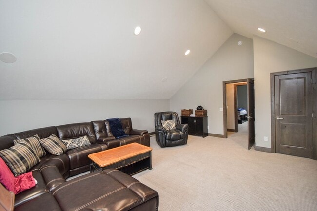Building Photo - 912 S Torrey Pine Ln