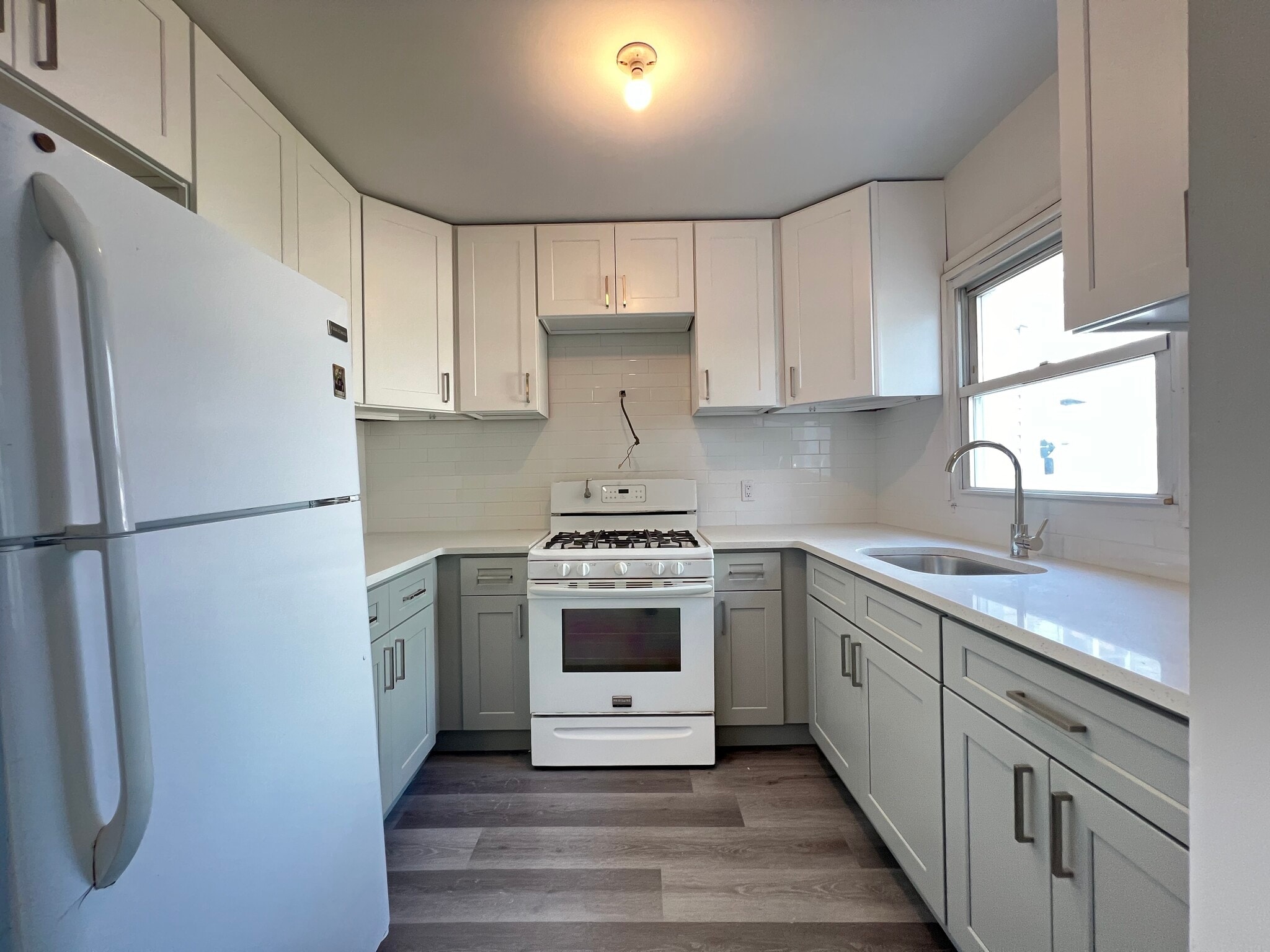 Unit 1 - 13 E 17th St