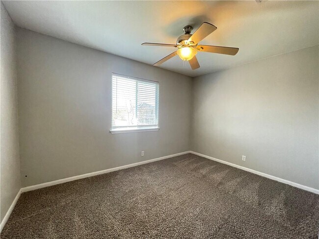 Building Photo - 110 Cotton Creek Way