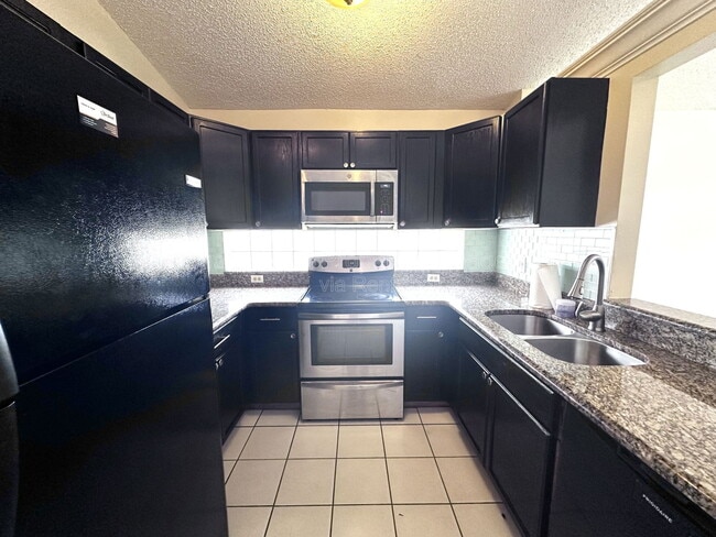 Building Photo - 9606 Chandon Dr