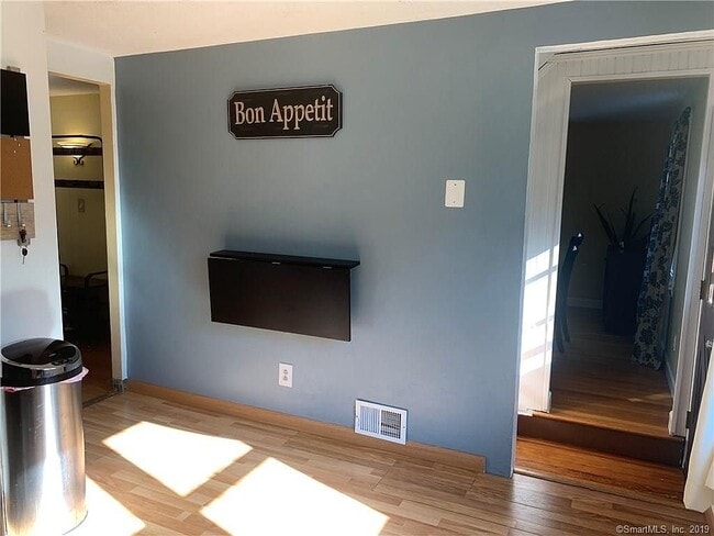 Building Photo - 54 Summit Ave