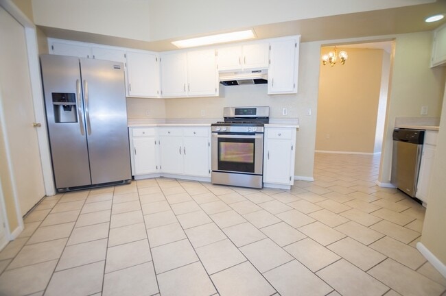 Building Photo - Welcome to this charming 3-bedroom, 2-bath home with Central A/C and Large 2 Car Garage!