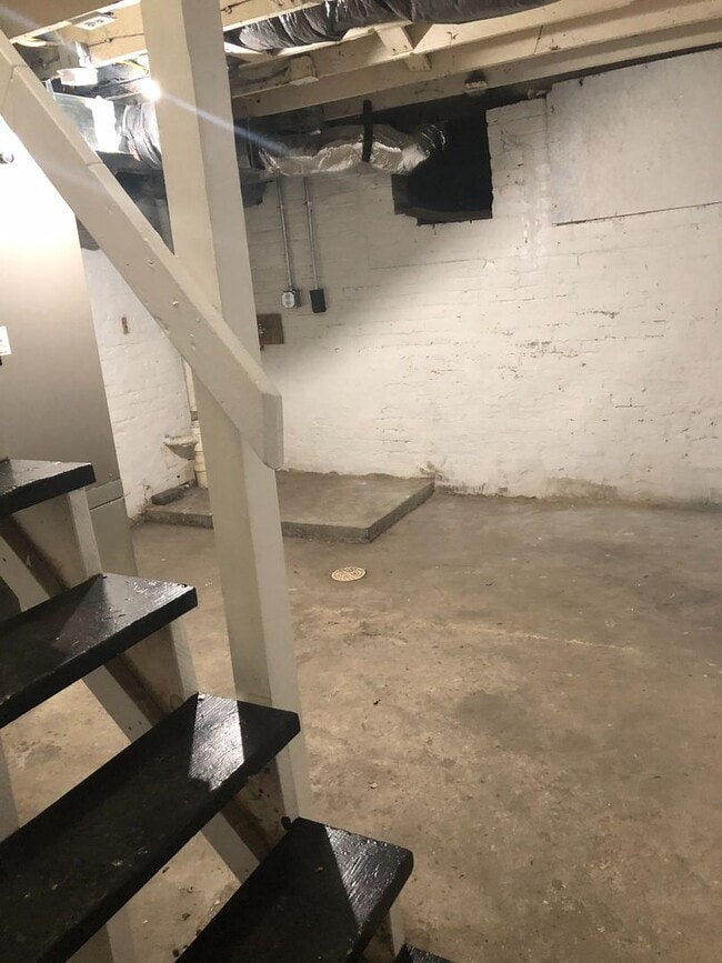 Building Photo - 239 N Tacoma Ave