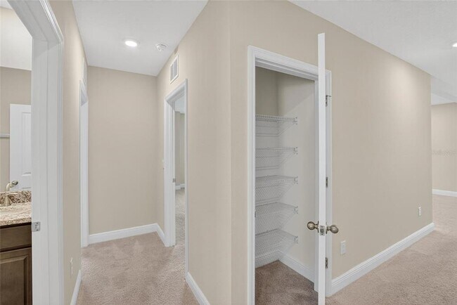 Building Photo - 2546 Warren Acrs Blvd