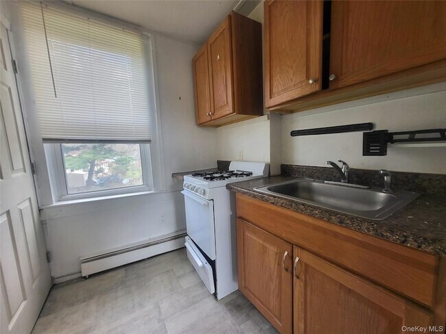 Building Photo - 123 Old Turnpike Rd