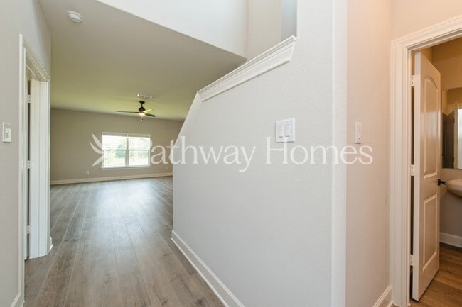 Building Photo - 623 Brookside Dr