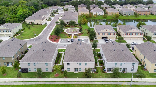 Building Photo - Spacious 3-Bdrm Townhome in Orlando's Gate...