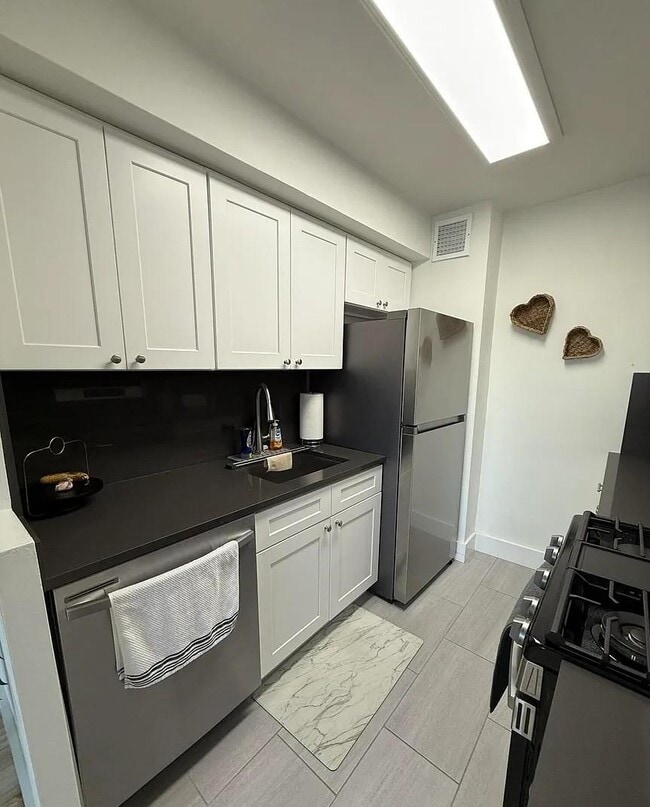 Building Photo - 1000 Clove Rd