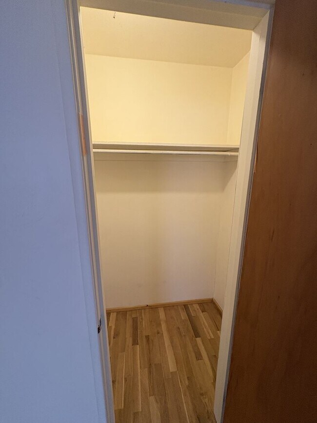 Building Photo - Centrally located Gem for rent