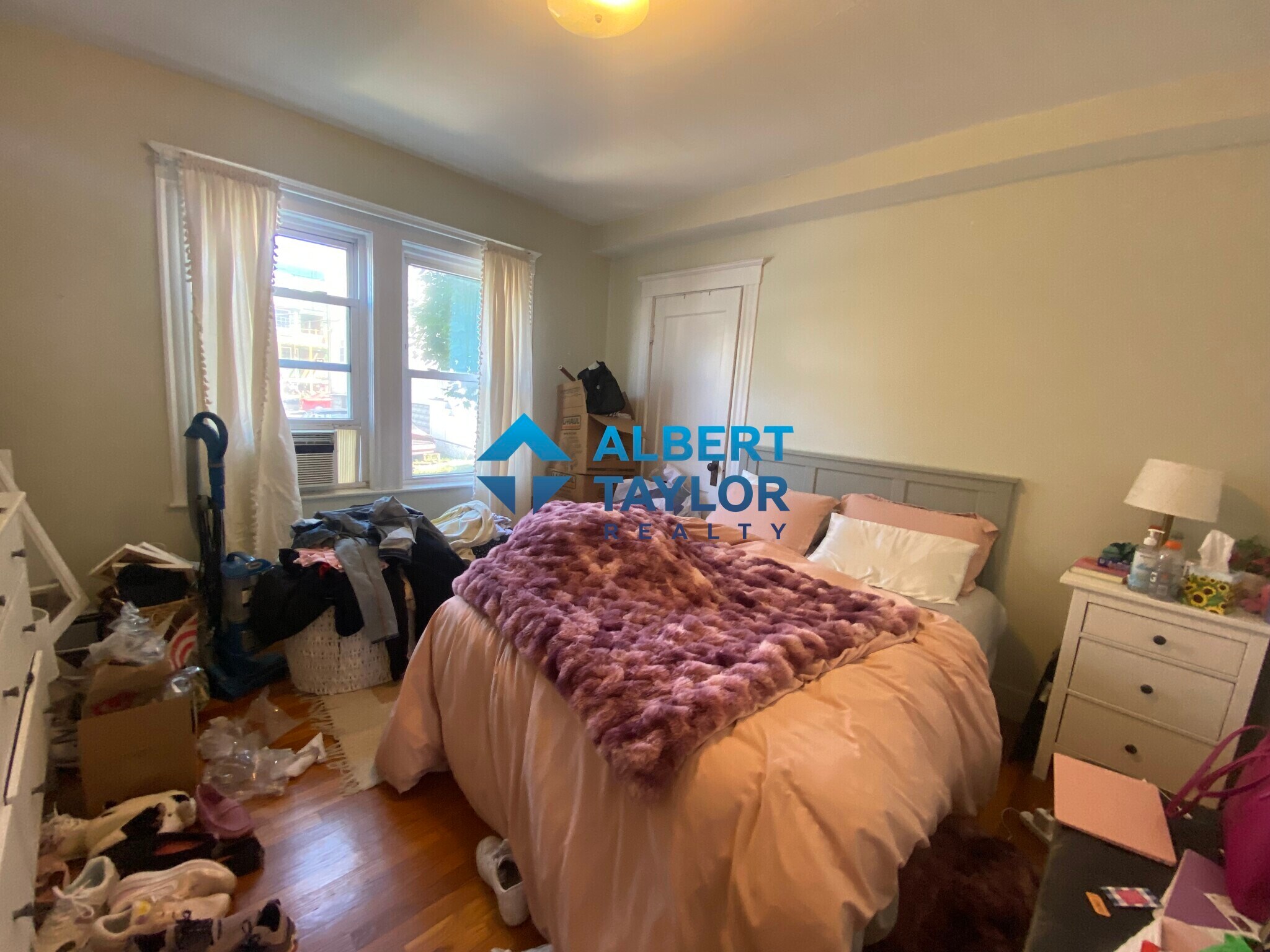 Building Photo - 94 Heath St