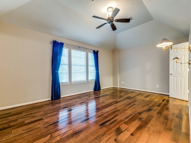 Building Photo - 1319 Park Wind Dr