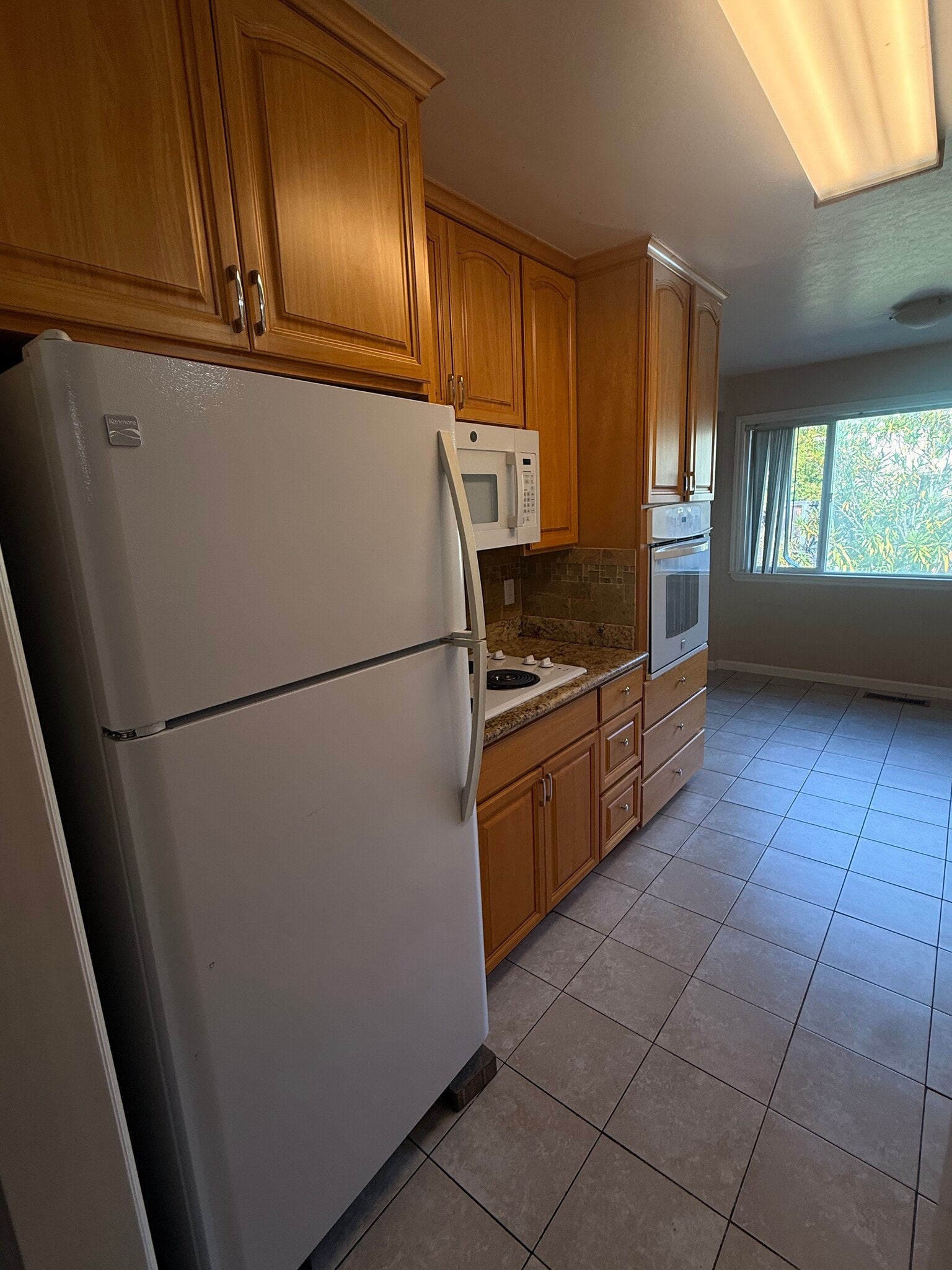 Building Photo - 1371 Kingfisher Way