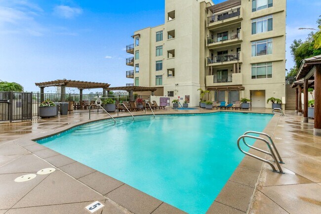 Building Photo - Beautiful & spacious 2 bedroom end unit condo in coastal Oceanside