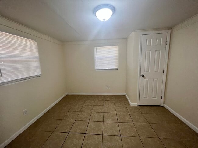 Building Photo - 3422 Miami Dr