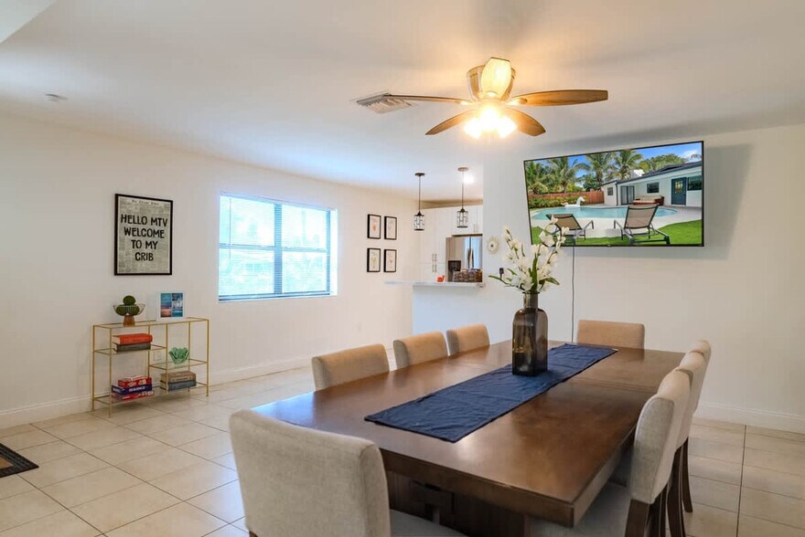 Building Photo - 7531 Simms St