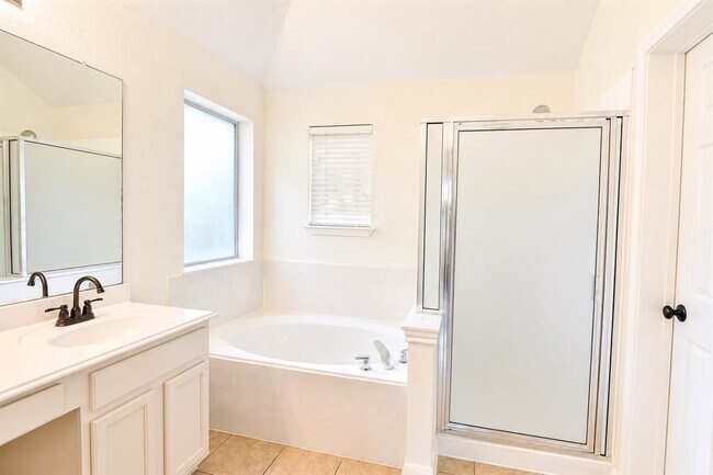Building Photo - 4205 Bent Wood Ct