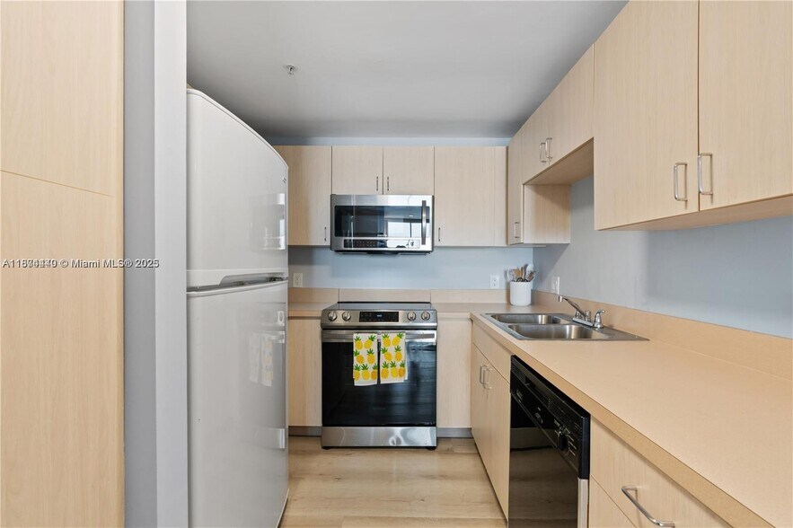 Building Photo - 185 SE 14th Ter