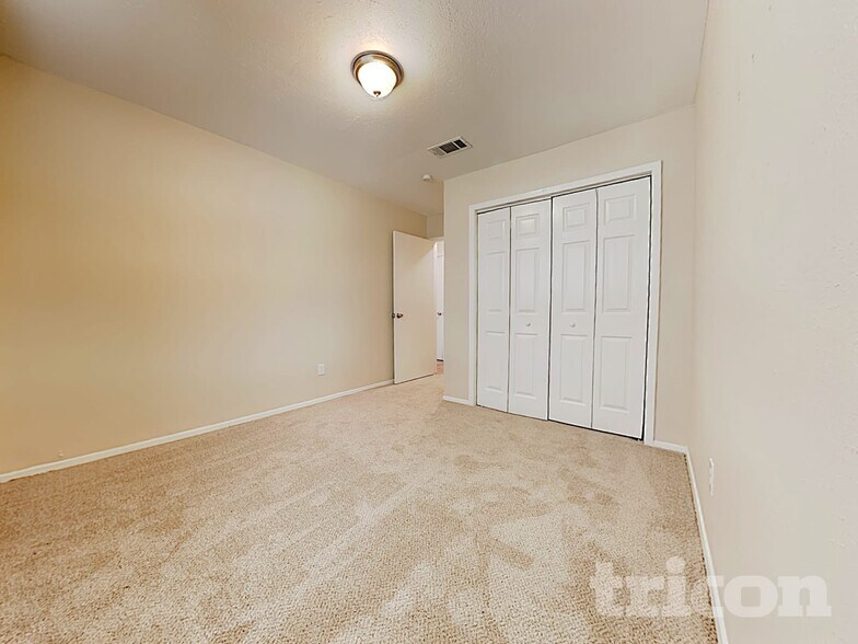 Building Photo - 6511 Grey Oaks Dr