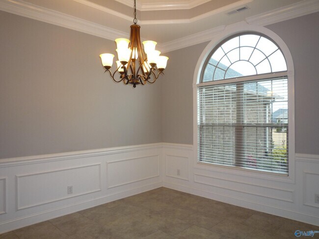 Building Photo - 13205 Hill Crest Dr