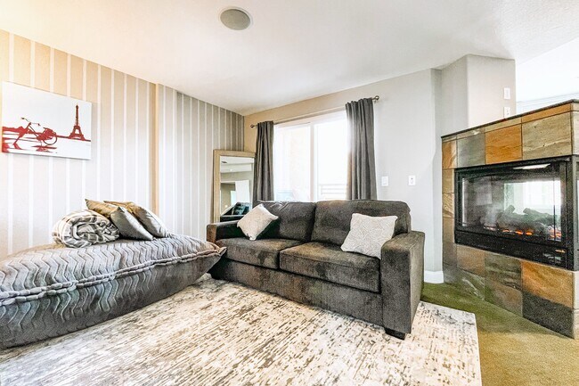 Building Photo - 287 E Fountain Blvd