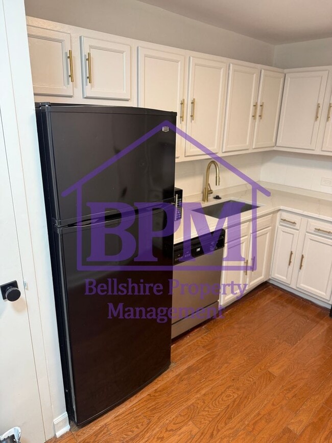 Building Photo - Modern 2 Bed, 2 Bath Condo in the Heart of...