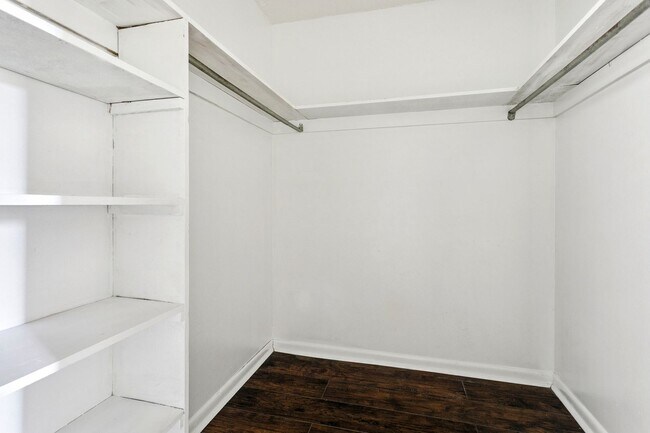 Building Photo - 206 Sunset Dr