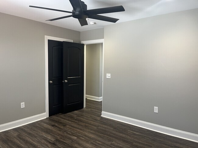 Building Photo - 77 Emanuel Ct