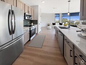 Building Photo - 1 Bed in Upper Kirby — Walkable Location +...