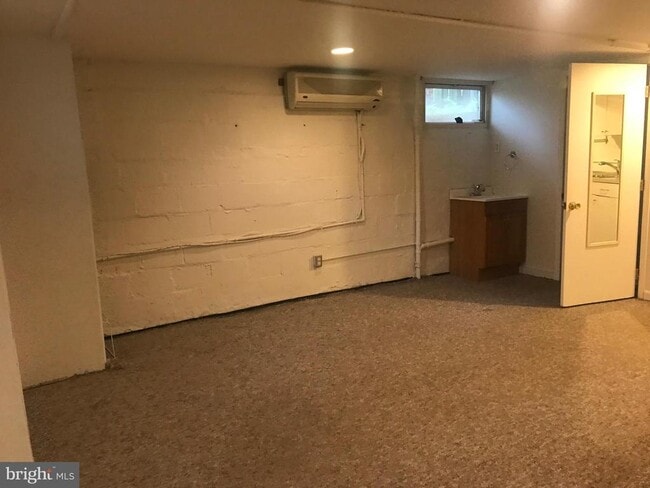 Building Photo - 6008 39th Pl