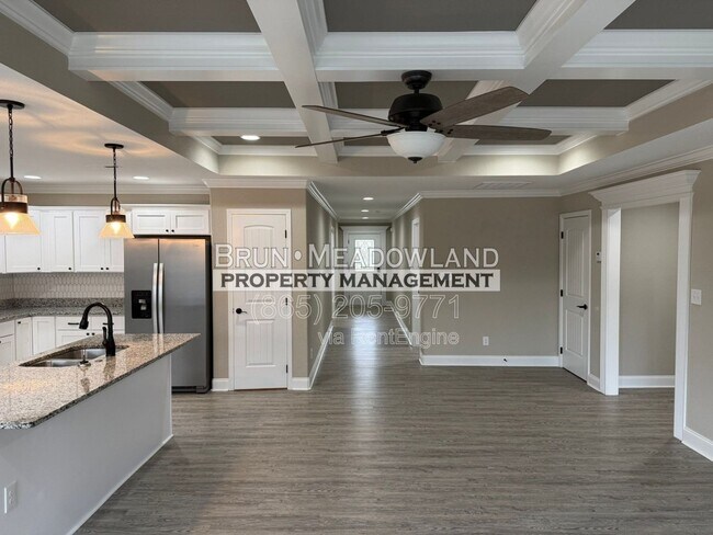 Building Photo - 3869 Doral Dr