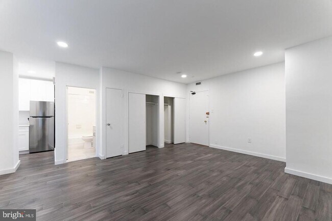 Building Photo - 135 S 19th St