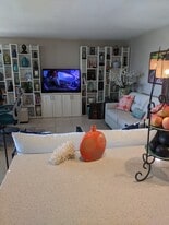 Building Photo - 2600 Pualani Way