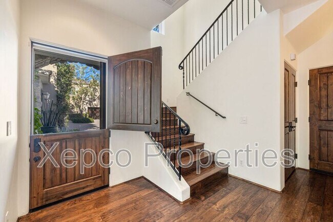 Building Photo - 175 Villaggio W