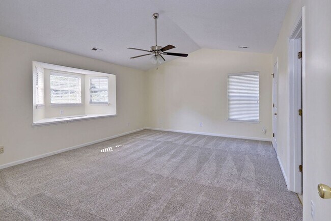 Building Photo - Convenient Coventry Home