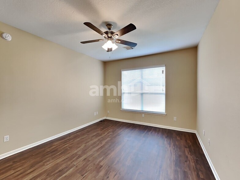 Building Photo - 15742 Flagstone Walk Way
