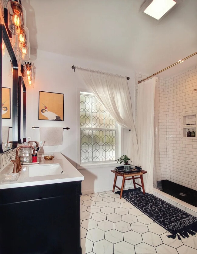 Building Photo - 43 Timbira Dr