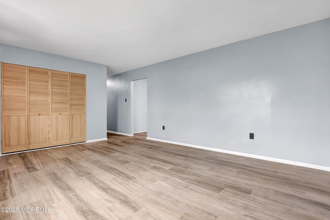 Building Photo - 207 Coville Dr