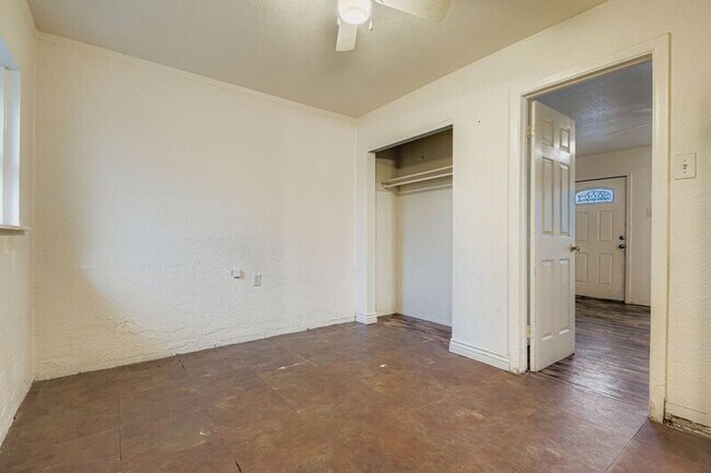 Building Photo - 1129 Valley Manor Ct