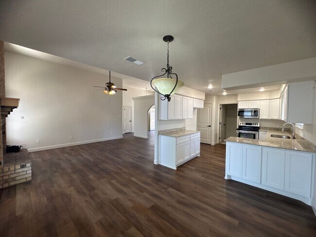 Building Photo - LIVE IN LUXURY Beautiful 4-bedroom, 2-bath Home