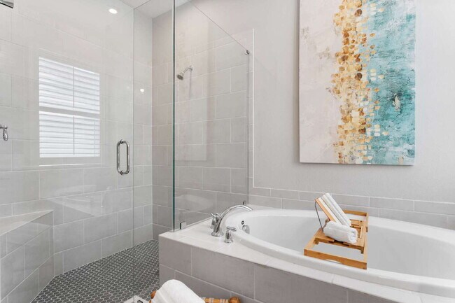 Building Photo - "Spacious 4-Bed, 4-Bath Retreat at 2612 Le...