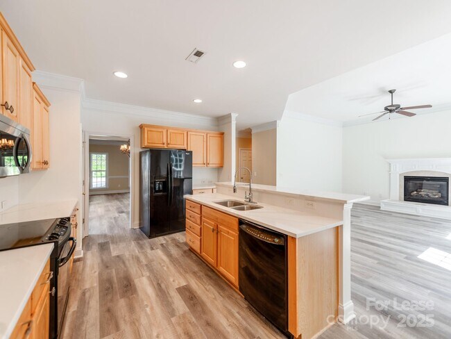 Building Photo - 533 Montgrove Pl NW