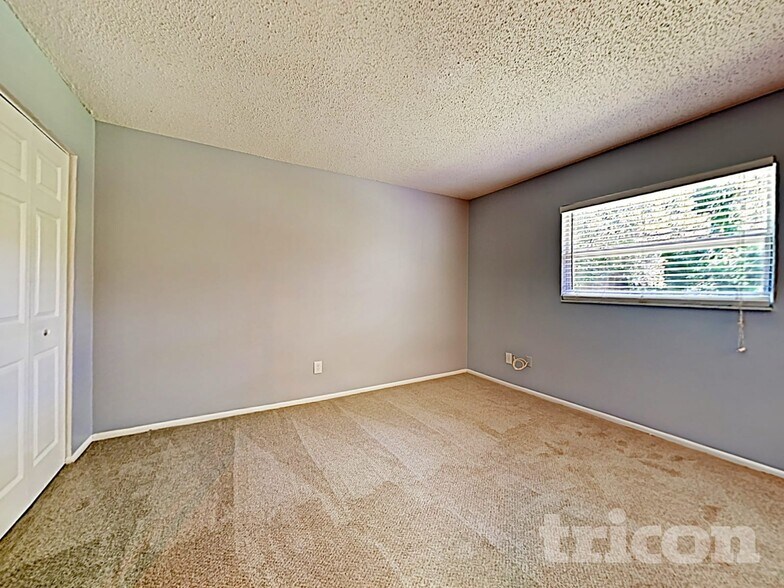 Building Photo - 1631 Spring Lake Dr