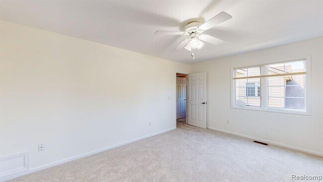 Building Photo - 18182 Blue Heron Dr
