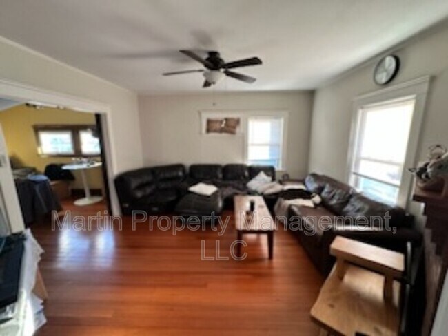 Building Photo - 24 Cushing St