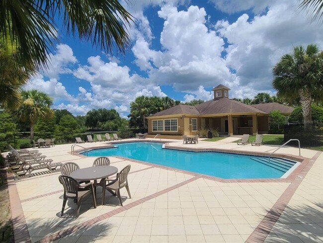 Building Photo - 5914 Willow Ridge Dr
