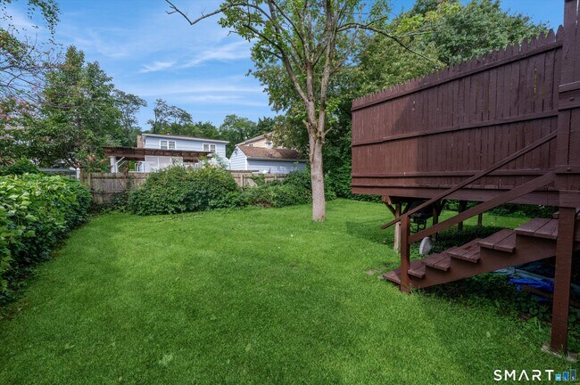 Building Photo - 32 Hollow Wood Ln