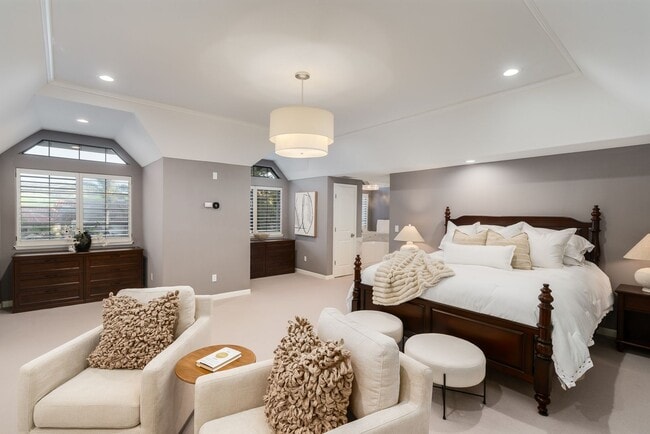 Building Photo - 4 Bed 3.5 Bath In Round Hill Estates North