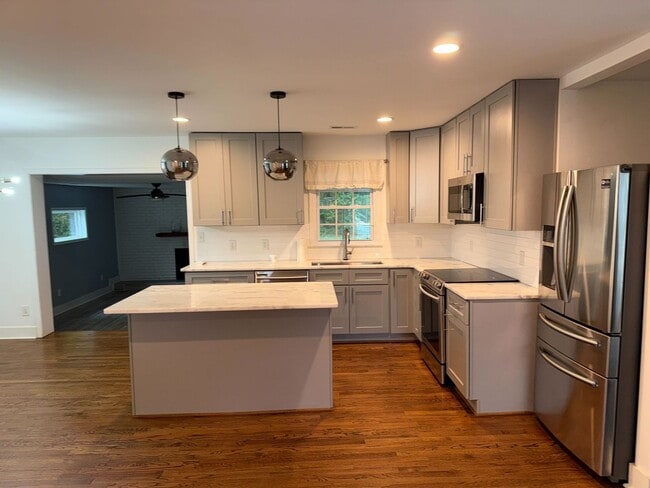 Building Photo - Beautiful Three Bedroom Home in Plaza Midwood!