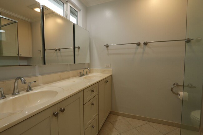 Building Photo - Westchester Home in Kentwood Neighborhood